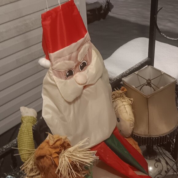 Santa streamer - Picture 1 of 1